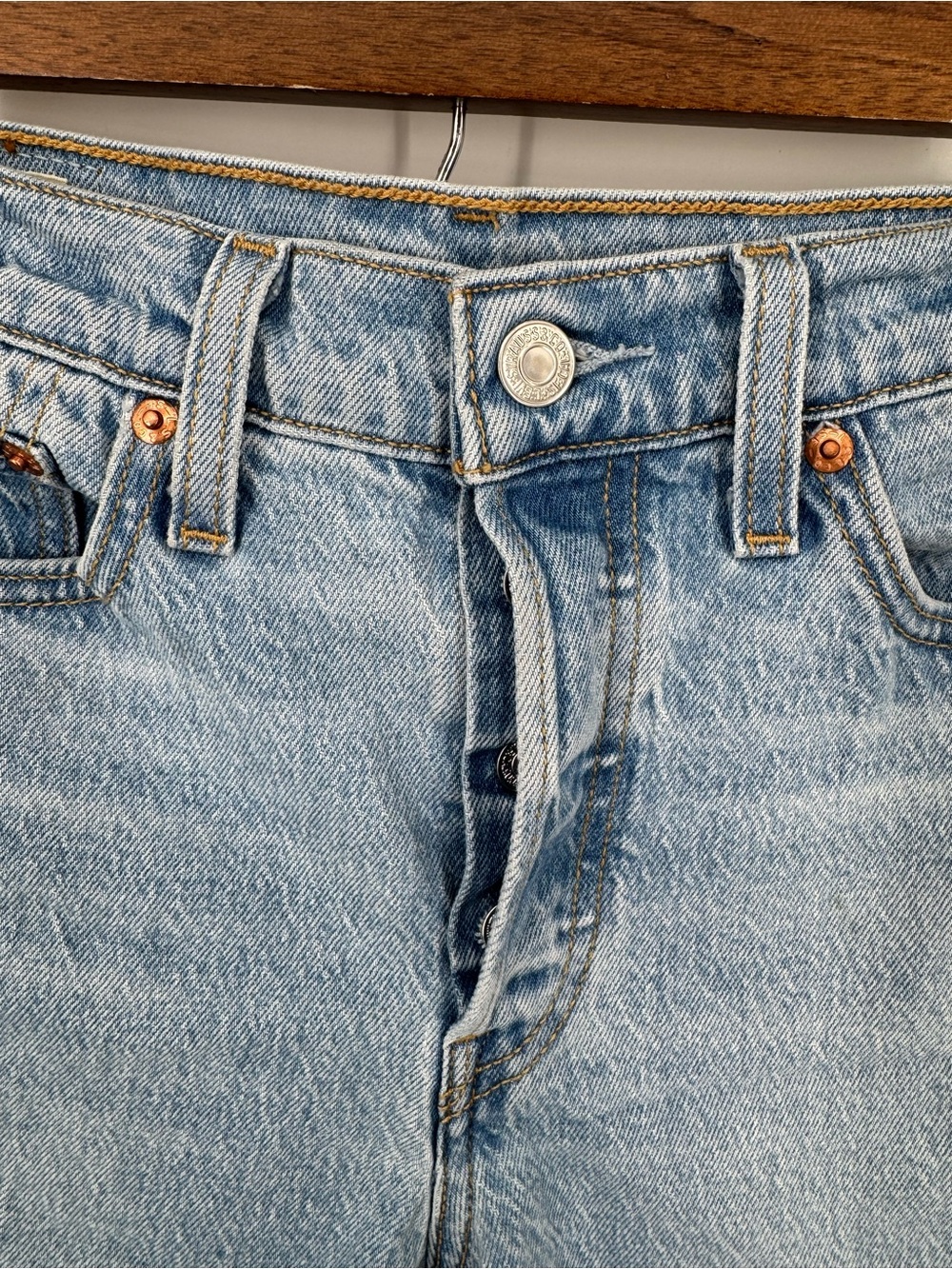 Levi's Women's Wedgie Fit Button Fly Denim Mom Shorts Size 26 Coastal Cowgirl - Picture 5 of 10